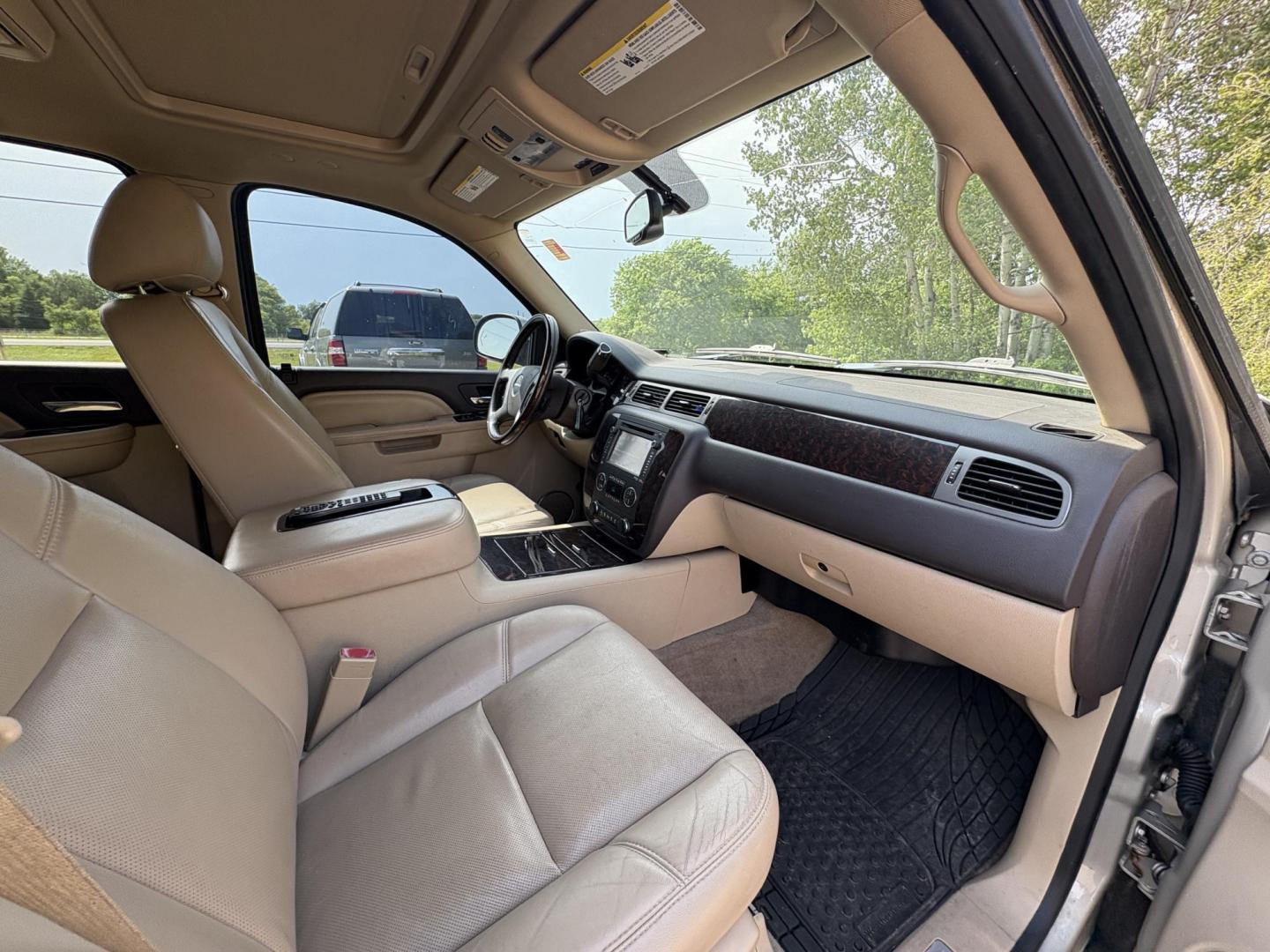 2013 GMC Yukon Denali 4WD (1GKS2EEFXDR) with an 6.2L V8 OHV 16V engine, 6-Speed Automatic transmission, located at 17255 hwy 65 NE, Ham Lake, MN, 55304, 0.000000, 0.000000 - Photo#14