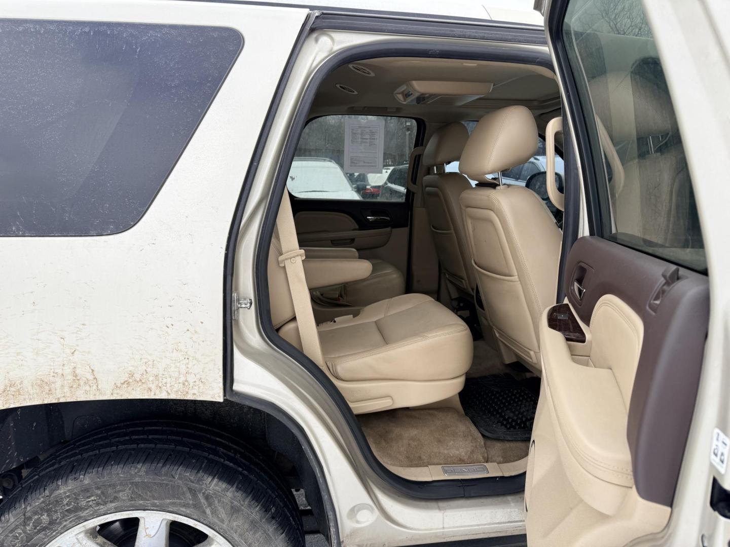 2013 GMC Yukon Denali 4WD (1GKS2EEFXDR) with an 6.2L V8 OHV 16V engine, 6-Speed Automatic transmission, located at 17255 hwy 65 NE, Ham Lake, MN, 55304, 0.000000, 0.000000 - Photo#13