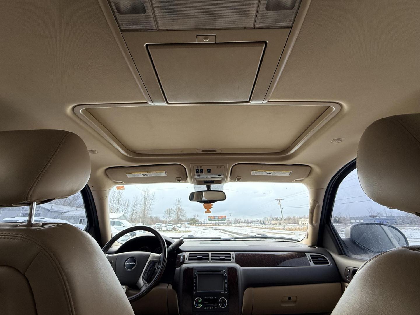 2013 GMC Yukon Denali 4WD (1GKS2EEFXDR) with an 6.2L V8 OHV 16V engine, 6-Speed Automatic transmission, located at 17255 hwy 65 NE, Ham Lake, MN, 55304, 0.000000, 0.000000 - Photo#17