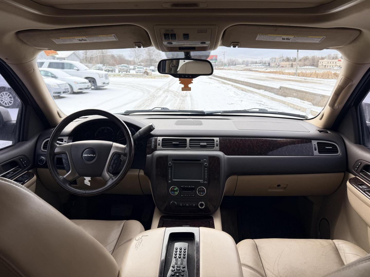 2013 GMC Yukon Denali 4WD (1GKS2EEFXDR) with an 6.2L V8 OHV 16V engine, 6-Speed Automatic transmission, located at 17255 hwy 65 NE, Ham Lake, MN, 55304, 0.000000, 0.000000 - Photo#16