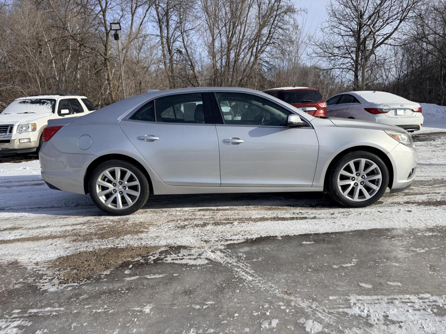 2015 Chevrolet Malibu 2LT (1G11D5SL9FU) with an 2.5L L4 DOHC 16V engine, 6-Speed Automatic transmission, located at 17255 hwy 65 NE, Ham Lake, MN, 55304, 0.000000, 0.000000 - Photo#5