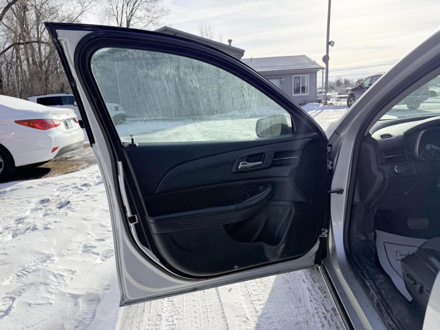 2015 Chevrolet Malibu 2LT (1G11D5SL9FU) with an 2.5L L4 DOHC 16V engine, 6-Speed Automatic transmission, located at 17255 hwy 65 NE, Ham Lake, MN, 55304, 0.000000, 0.000000 - Photo#9