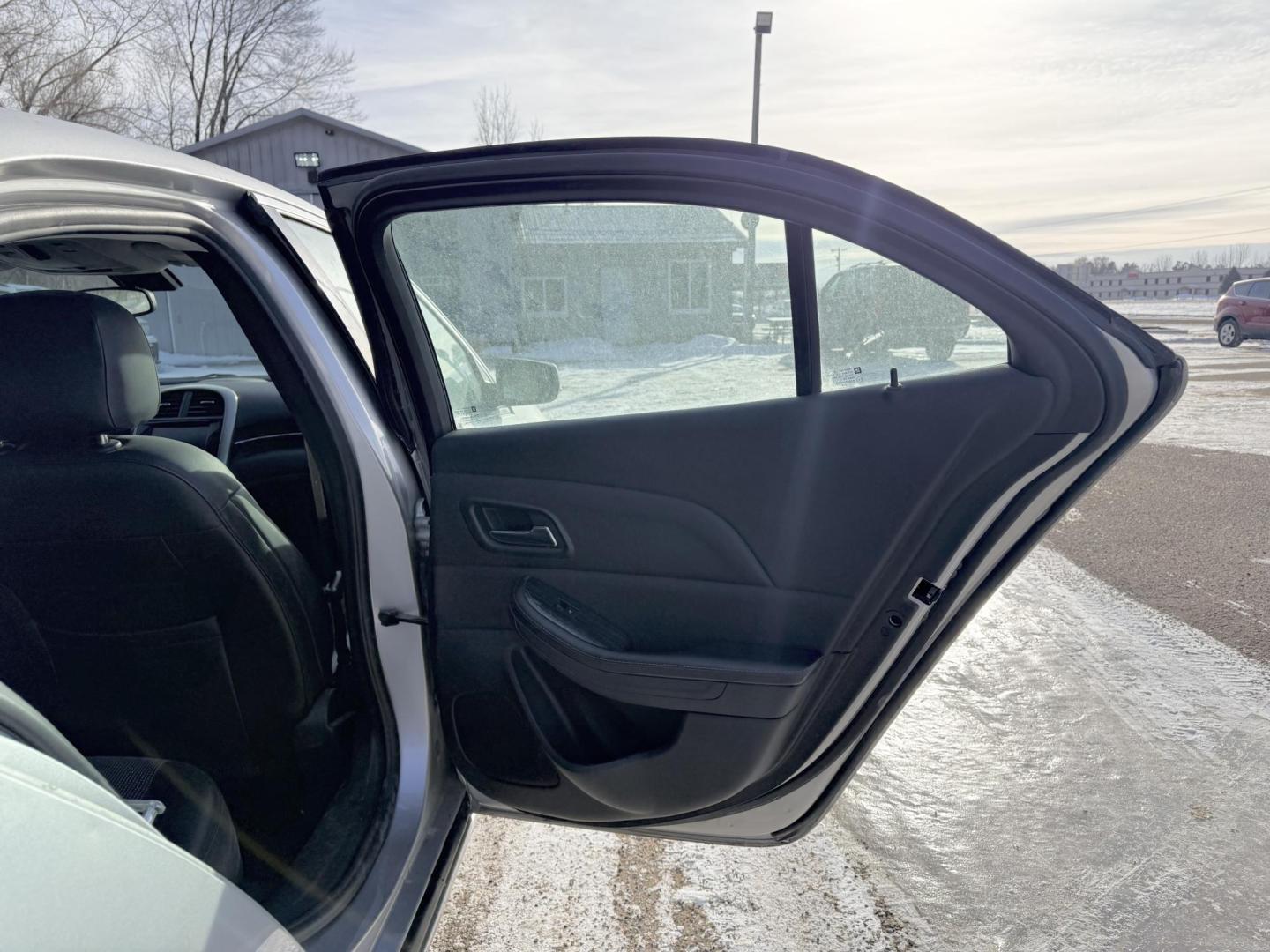 2015 Chevrolet Malibu 2LT (1G11D5SL9FU) with an 2.5L L4 DOHC 16V engine, 6-Speed Automatic transmission, located at 17255 hwy 65 NE, Ham Lake, MN, 55304, 0.000000, 0.000000 - Photo#13