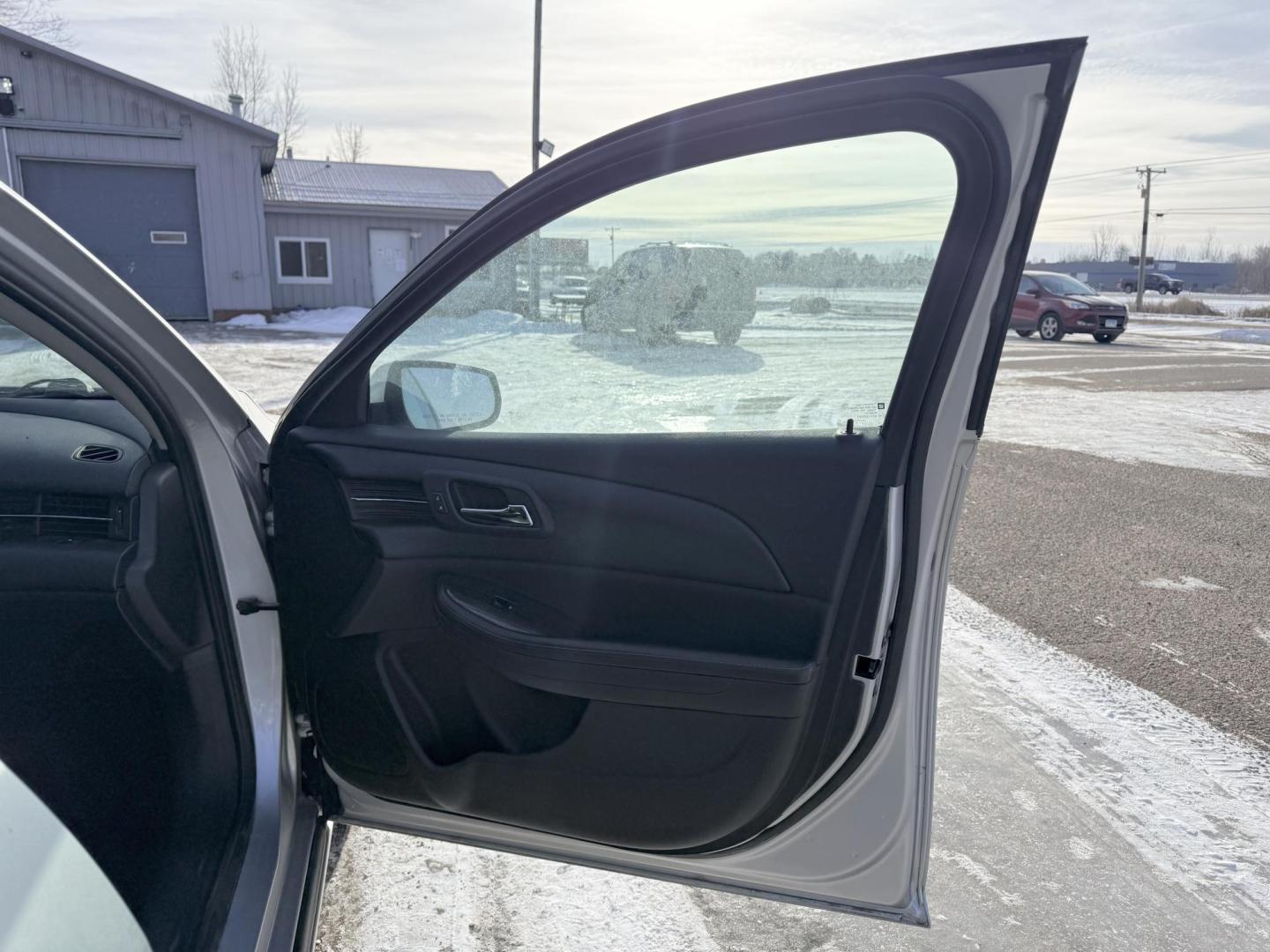 2015 Chevrolet Malibu 2LT (1G11D5SL9FU) with an 2.5L L4 DOHC 16V engine, 6-Speed Automatic transmission, located at 17255 hwy 65 NE, Ham Lake, MN, 55304, 0.000000, 0.000000 - Photo#15