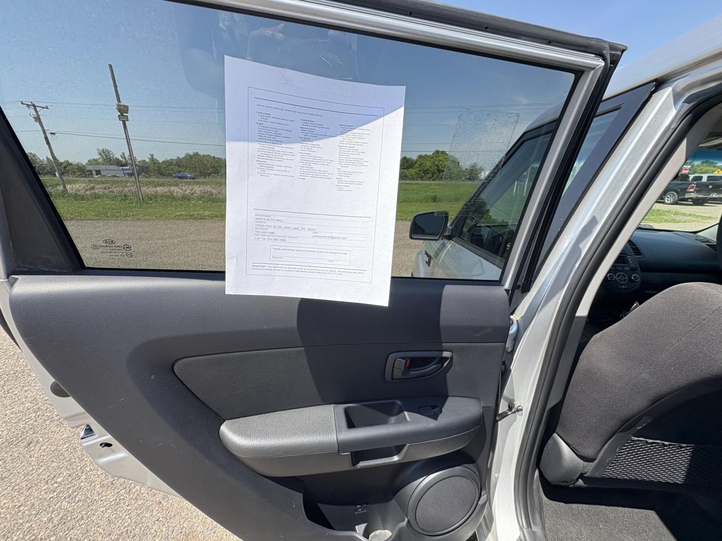 2012 Kia Soul Base (KNDJT2A52C7) with an 1.6L L4 DOHC 16V engine, 5-Speed Manual transmission, located at 17255 hwy 65 NE, Ham Lake, MN, 55304, 0.000000, 0.000000 - Photo#10