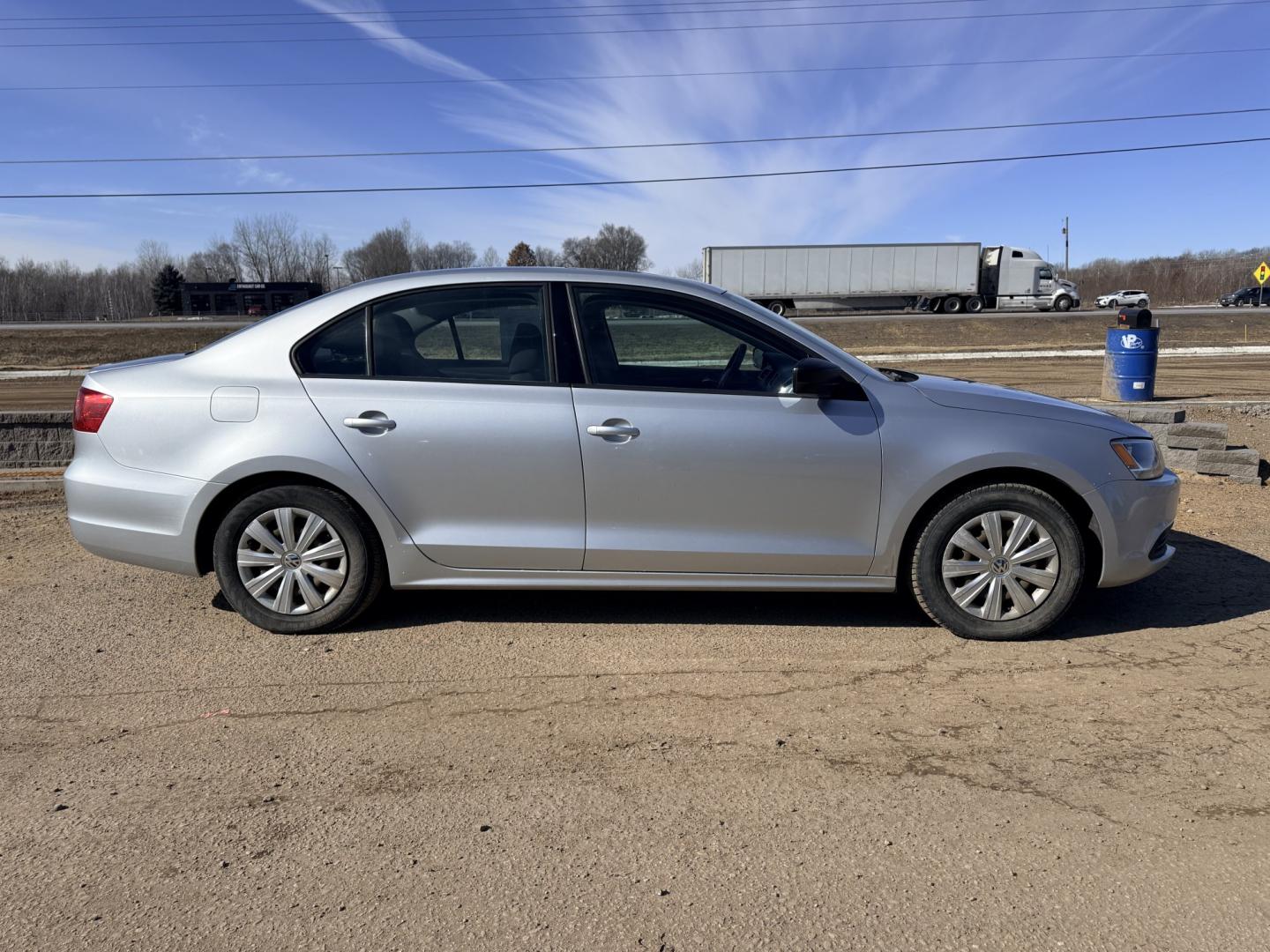 2013 Volkswagen Jetta S (3VW2K7AJ4DM) with an 2.0L L4 DOHC 20V engine, located at 17255 hwy 65 NE, Ham Lake, MN, 55304, 0.000000, 0.000000 - Photo#5