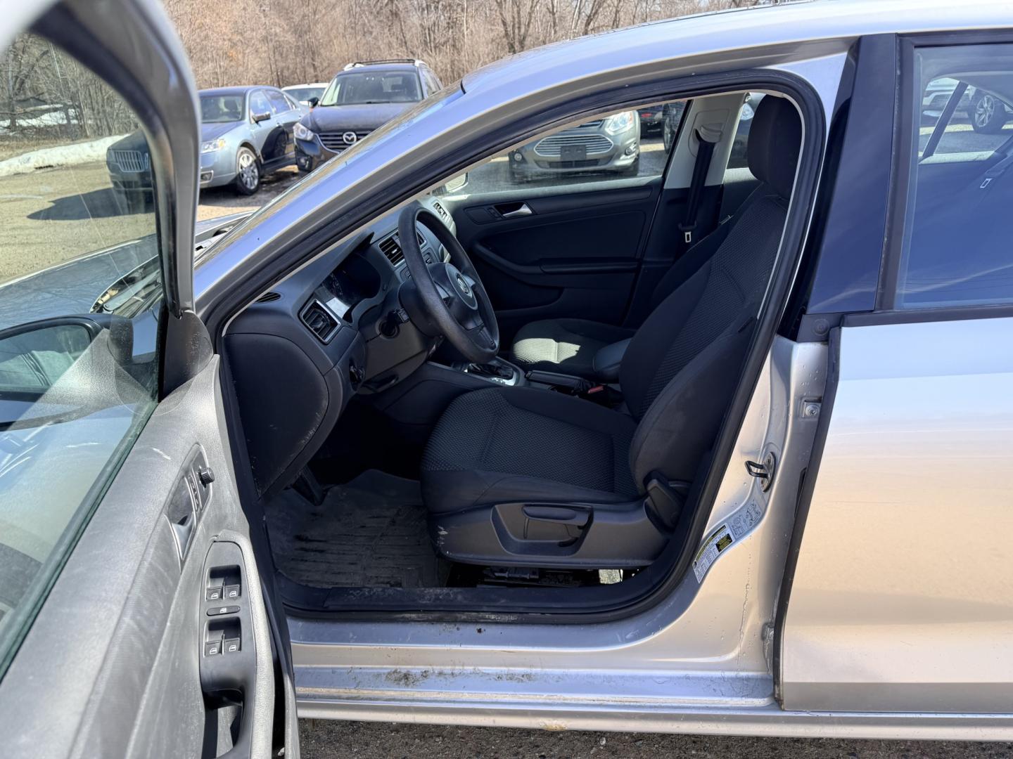 2013 Volkswagen Jetta S (3VW2K7AJ4DM) with an 2.0L L4 DOHC 20V engine, located at 17255 hwy 65 NE, Ham Lake, MN, 55304, 0.000000, 0.000000 - Photo#9