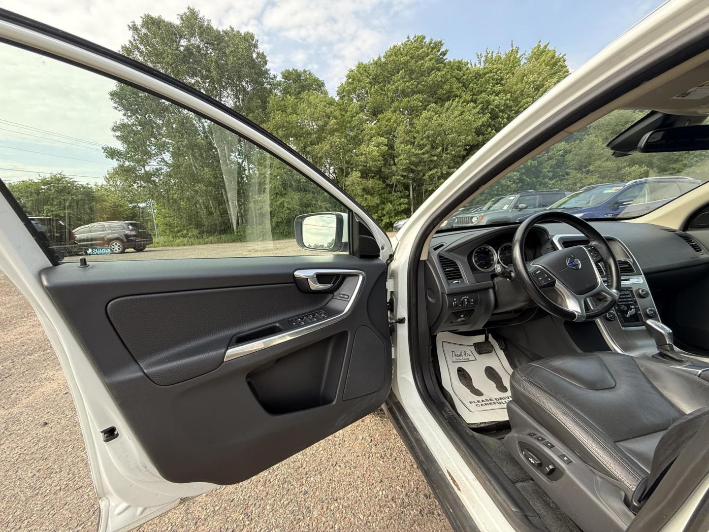 2013 Volvo XC60 T6 AWD (YV4902DZ9D2) with an 3.0L L6 DOHC 24V TURBO engine, 6-Speed Automatic transmission, located at 17255 hwy 65 NE, Ham Lake, MN, 55304, 0.000000, 0.000000 - Photo#8