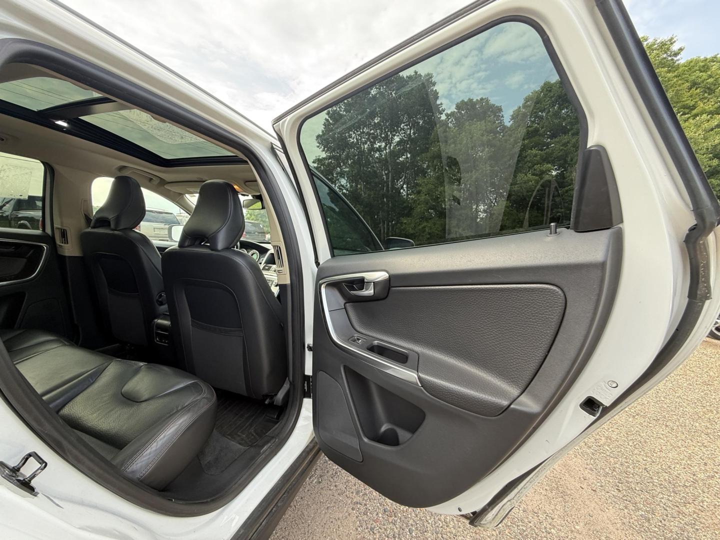 2013 Volvo XC60 T6 AWD (YV4902DZ9D2) with an 3.0L L6 DOHC 24V TURBO engine, 6-Speed Automatic transmission, located at 17255 hwy 65 NE, Ham Lake, MN, 55304, 0.000000, 0.000000 - Photo#12