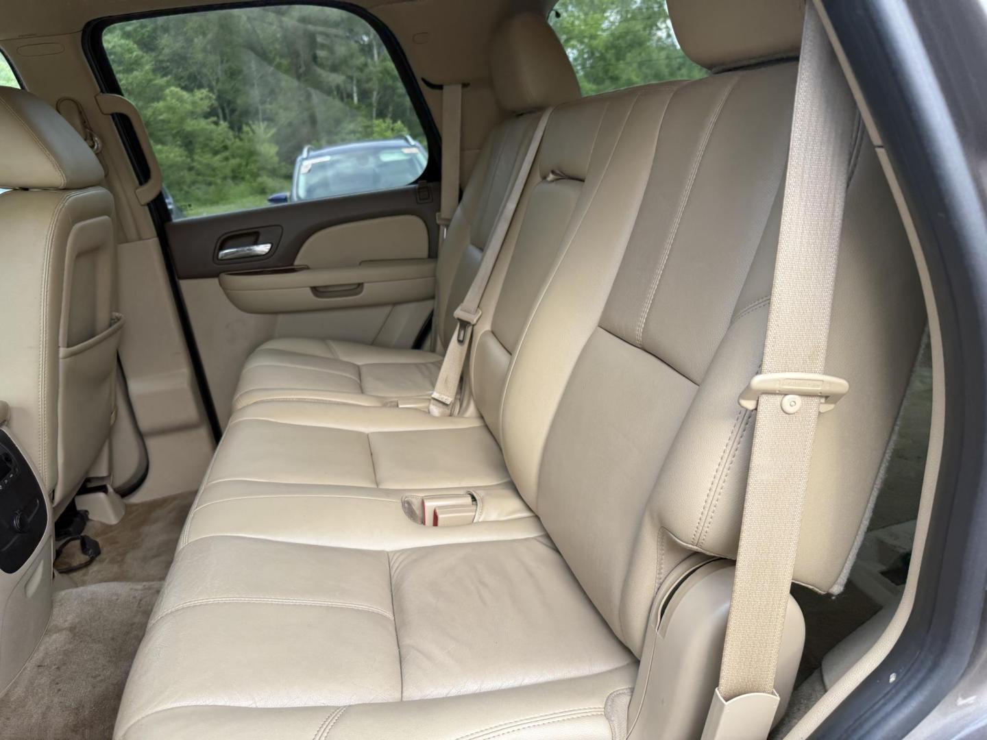 2011 Chevrolet Tahoe LT 4WD (1GNSKBE03BR) with an 5.3L V8 OHV 16V FFV engine, 6-Speed Automatic transmission, located at 17255 hwy 65 NE, Ham Lake, MN, 55304, 0.000000, 0.000000 - Photo#11