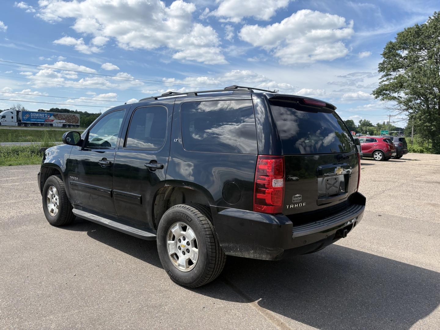 2011 Chevrolet Tahoe LT 4WD (1GNSKBE0XBR) with an 5.3L V8 OHV 16V FFV engine, 6-Speed Automatic transmission, located at 17255 hwy 65 NE, Ham Lake, MN, 55304, 0.000000, 0.000000- Photo#2