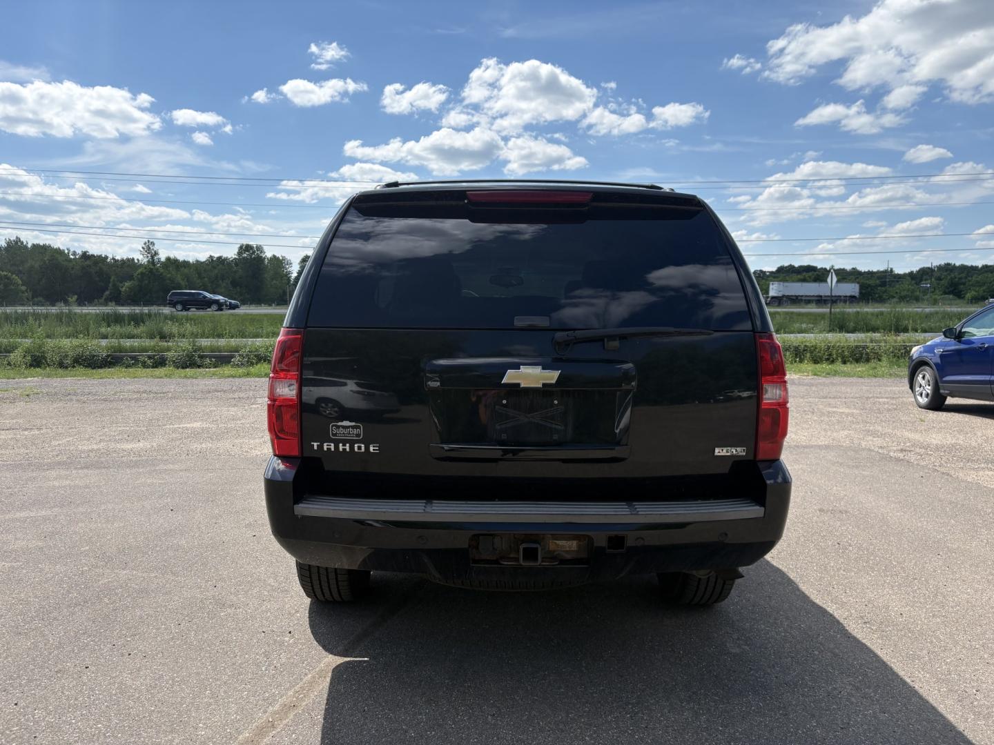 2011 Chevrolet Tahoe LT 4WD (1GNSKBE0XBR) with an 5.3L V8 OHV 16V FFV engine, 6-Speed Automatic transmission, located at 17255 hwy 65 NE, Ham Lake, MN, 55304, 0.000000, 0.000000- Photo#3
