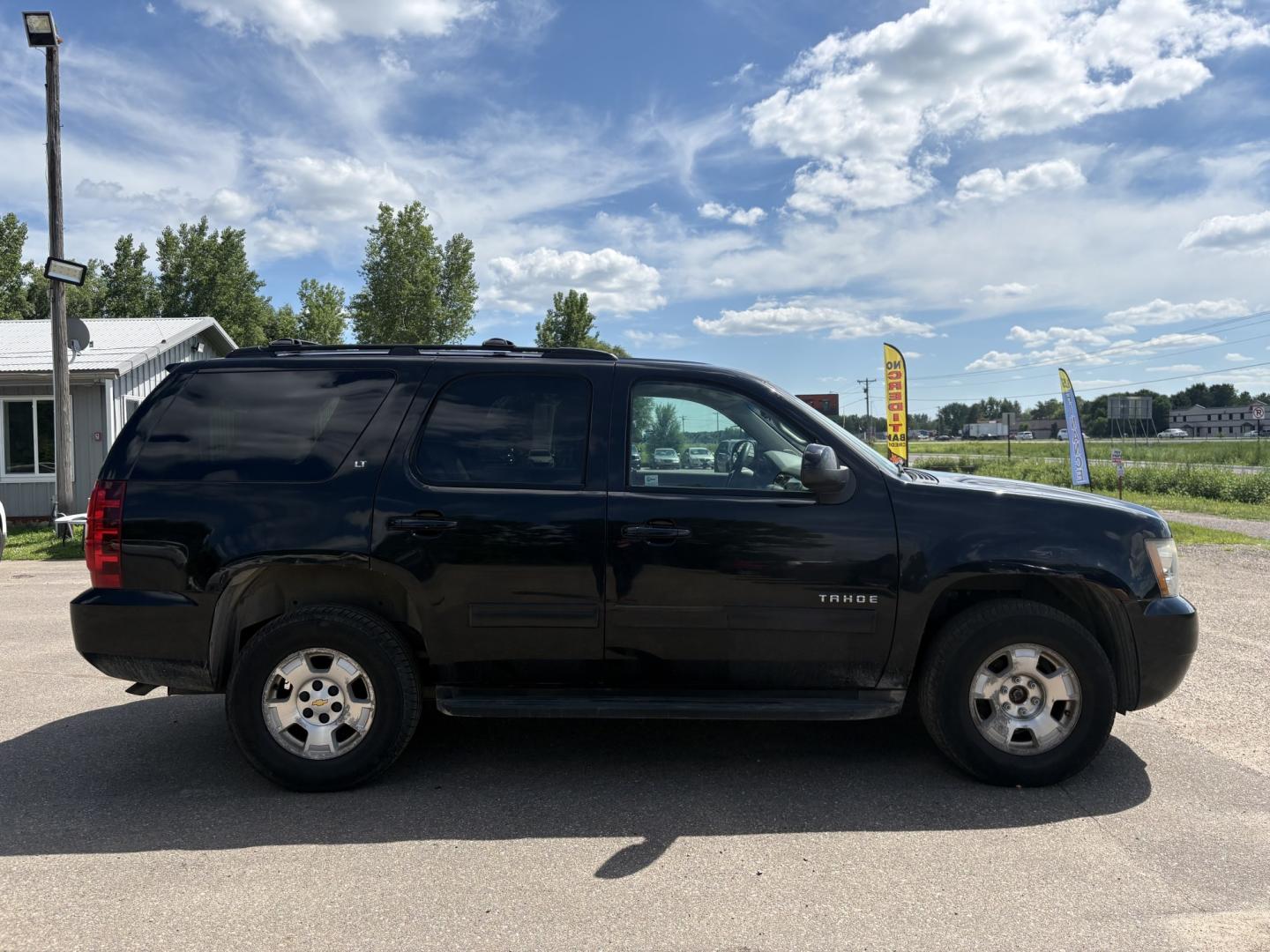 2011 Chevrolet Tahoe LT 4WD (1GNSKBE0XBR) with an 5.3L V8 OHV 16V FFV engine, 6-Speed Automatic transmission, located at 17255 hwy 65 NE, Ham Lake, MN, 55304, 0.000000, 0.000000- Photo#5