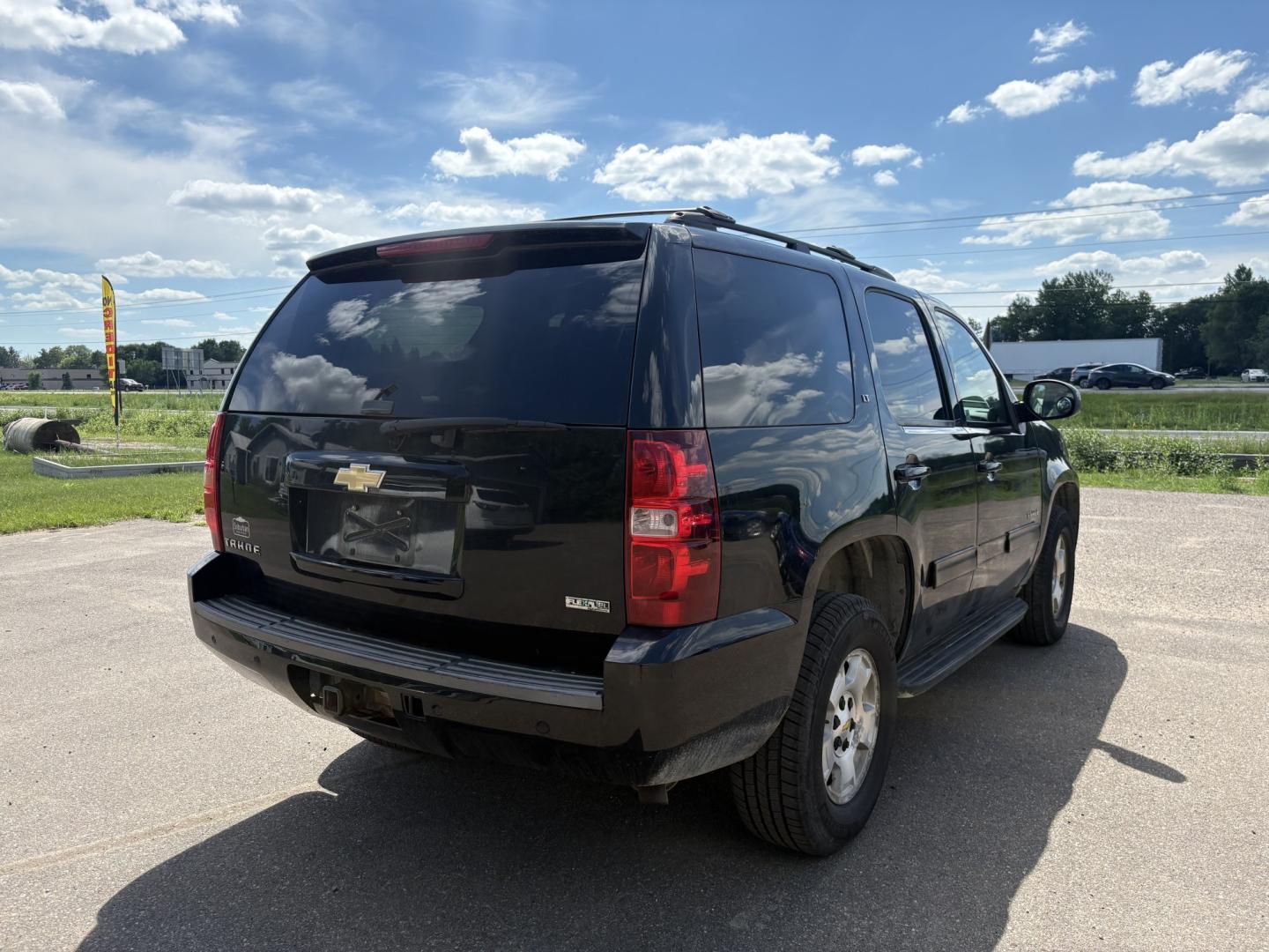 2011 Chevrolet Tahoe LT 4WD (1GNSKBE0XBR) with an 5.3L V8 OHV 16V FFV engine, 6-Speed Automatic transmission, located at 17255 hwy 65 NE, Ham Lake, MN, 55304, 0.000000, 0.000000- Photo#4