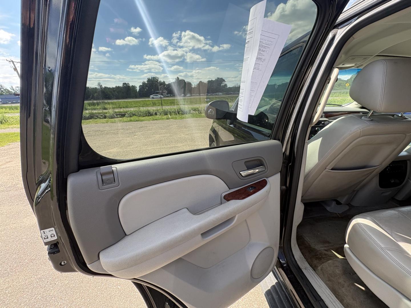 2011 Chevrolet Tahoe LT 4WD (1GNSKBE0XBR) with an 5.3L V8 OHV 16V FFV engine, 6-Speed Automatic transmission, located at 17255 hwy 65 NE, Ham Lake, MN, 55304, 0.000000, 0.000000- Photo#10