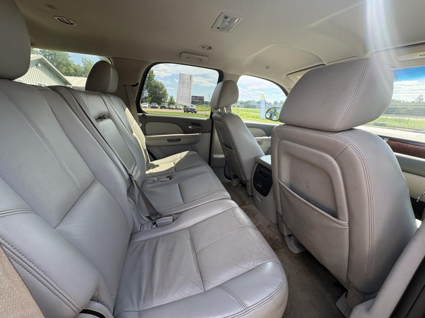 2011 Chevrolet Tahoe LT 4WD (1GNSKBE0XBR) with an 5.3L V8 OHV 16V FFV engine, 6-Speed Automatic transmission, located at 17255 hwy 65 NE, Ham Lake, MN, 55304, 0.000000, 0.000000- Photo#13