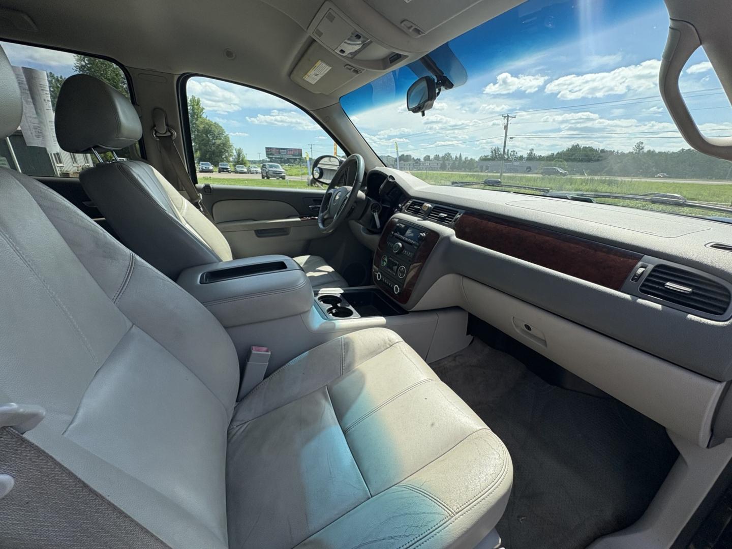2011 Chevrolet Tahoe LT 4WD (1GNSKBE0XBR) with an 5.3L V8 OHV 16V FFV engine, 6-Speed Automatic transmission, located at 17255 hwy 65 NE, Ham Lake, MN, 55304, 0.000000, 0.000000- Photo#15