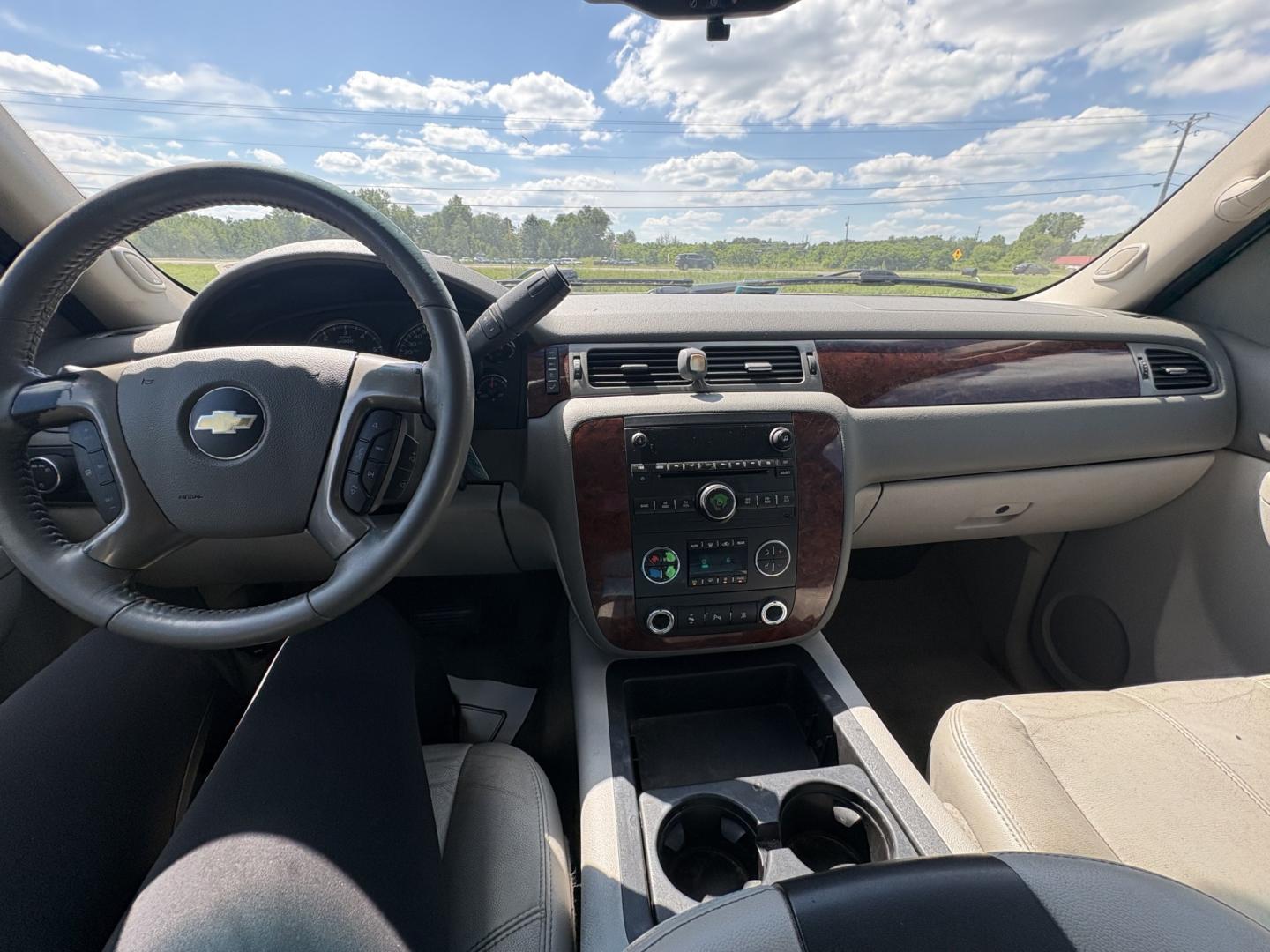 2011 Chevrolet Tahoe LT 4WD (1GNSKBE0XBR) with an 5.3L V8 OHV 16V FFV engine, 6-Speed Automatic transmission, located at 17255 hwy 65 NE, Ham Lake, MN, 55304, 0.000000, 0.000000- Photo#16