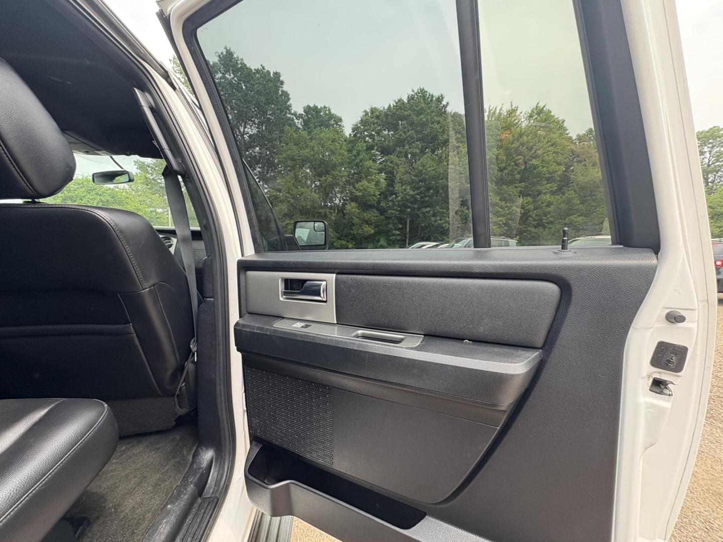 2016 Ford Expedition EL XLT 4WD (1FMJK1JT0GE) with an 3.5L V6 DOHC 24V FFV engine, 6A transmission, located at 17255 hwy 65 NE, Ham Lake, MN, 55304, 0.000000, 0.000000 - Photo#12