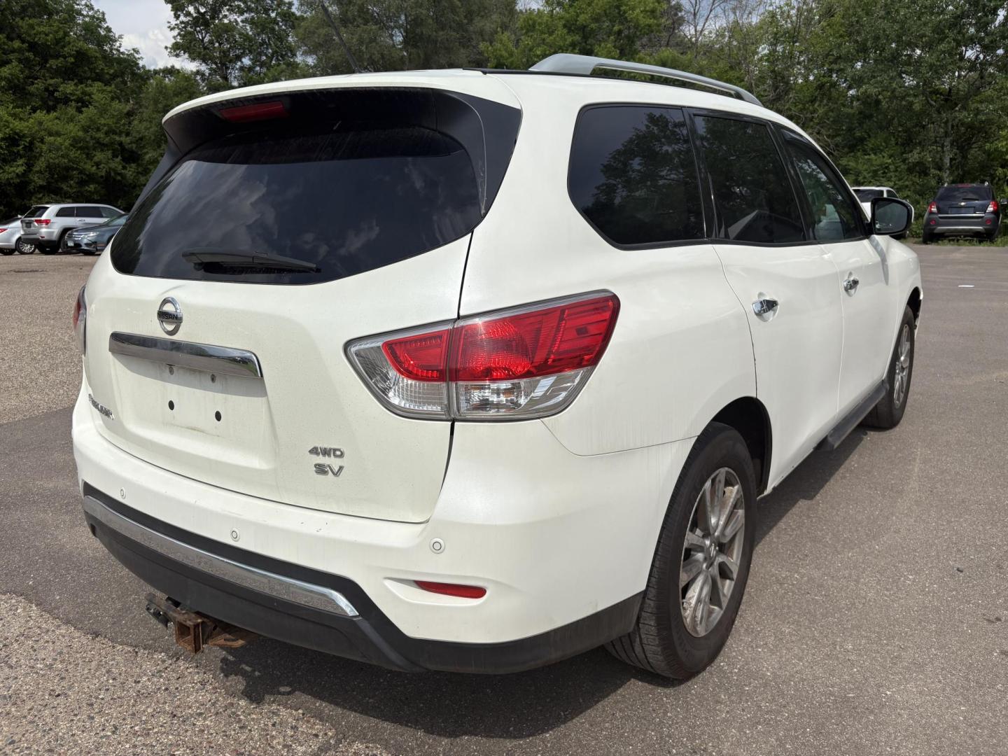 2016 Nissan Pathfinder SL 4WD (5N1AR2MM4GC) with an 3.5L V6 DOHC 24V engine, CVT transmission, located at 17255 hwy 65 NE, Ham Lake, MN, 55304, 0.000000, 0.000000 - Photo#4