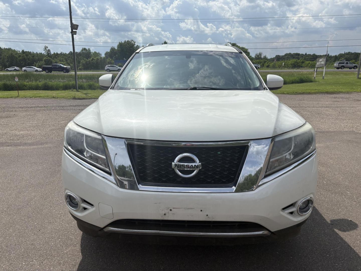2016 Nissan Pathfinder SL 4WD (5N1AR2MM4GC) with an 3.5L V6 DOHC 24V engine, CVT transmission, located at 17255 hwy 65 NE, Ham Lake, MN, 55304, 0.000000, 0.000000 - Photo#7