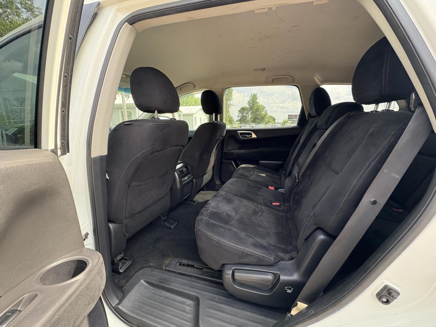 2016 Nissan Pathfinder SL 4WD (5N1AR2MM4GC) with an 3.5L V6 DOHC 24V engine, CVT transmission, located at 17255 hwy 65 NE, Ham Lake, MN, 55304, 0.000000, 0.000000 - Photo#11