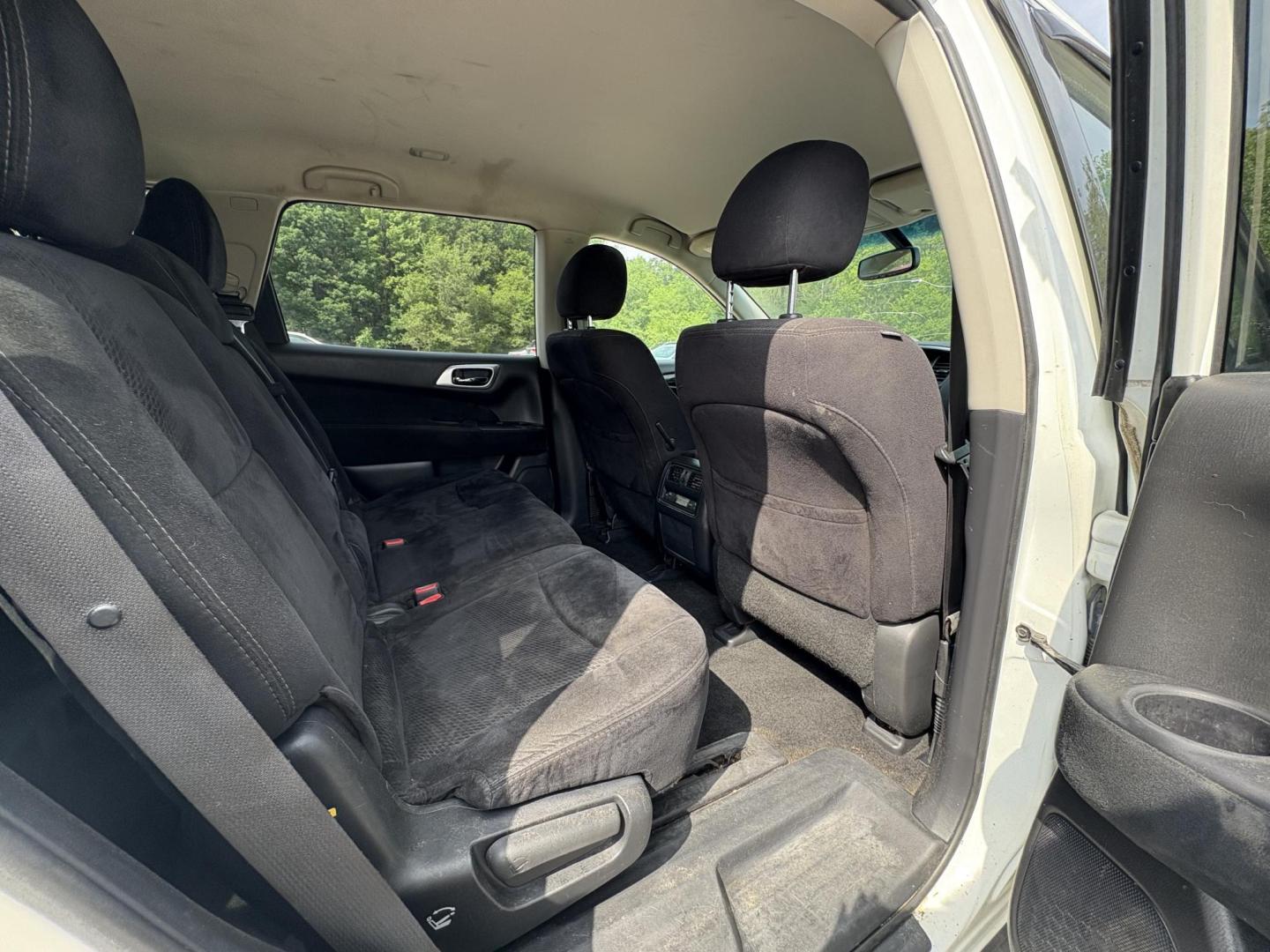 2016 Nissan Pathfinder SL 4WD (5N1AR2MM4GC) with an 3.5L V6 DOHC 24V engine, CVT transmission, located at 17255 hwy 65 NE, Ham Lake, MN, 55304, 0.000000, 0.000000 - Photo#13