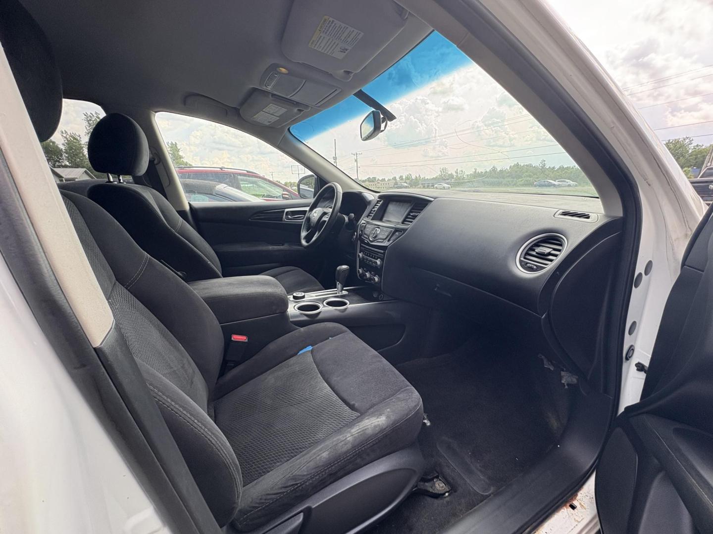 2016 Nissan Pathfinder SL 4WD (5N1AR2MM4GC) with an 3.5L V6 DOHC 24V engine, CVT transmission, located at 17255 hwy 65 NE, Ham Lake, MN, 55304, 0.000000, 0.000000 - Photo#15