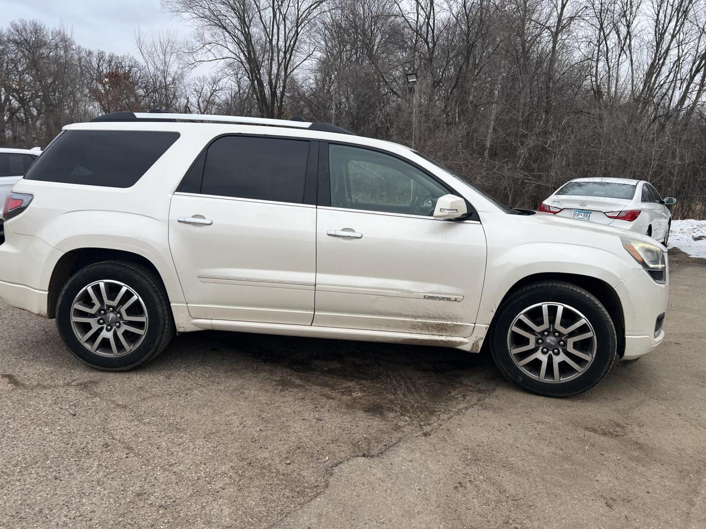 2013 GMC Acadia Denali AWD (1GKKVTKD6DJ) with an 3.6L V6 DOHC 24V engine, 6-Speed Automatic transmission, located at 17255 hwy 65 NE, Ham Lake, MN, 55304, 0.000000, 0.000000 - Photo#3