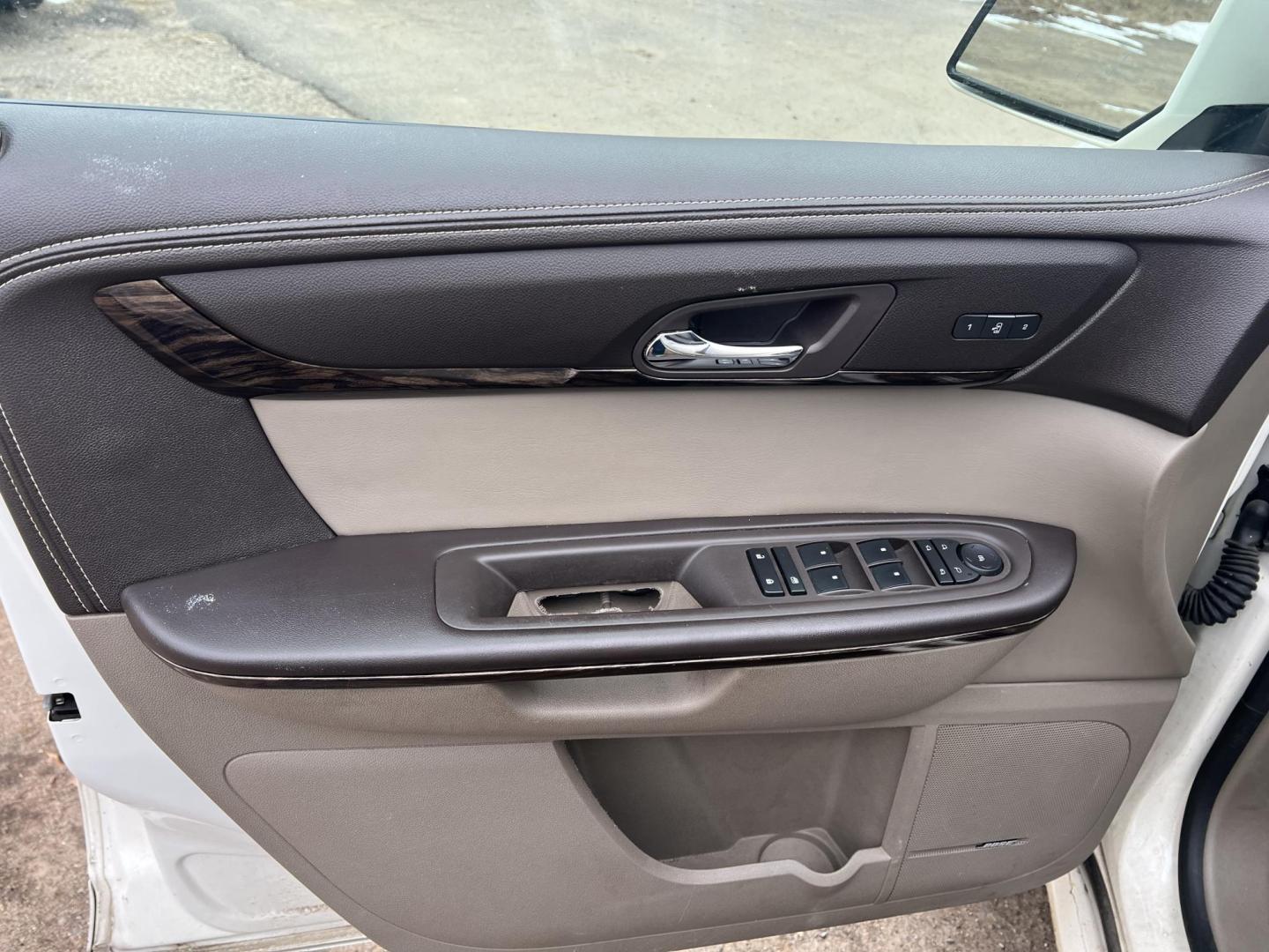 2013 GMC Acadia Denali AWD (1GKKVTKD6DJ) with an 3.6L V6 DOHC 24V engine, 6-Speed Automatic transmission, located at 17255 hwy 65 NE, Ham Lake, MN, 55304, 0.000000, 0.000000 - Photo#8