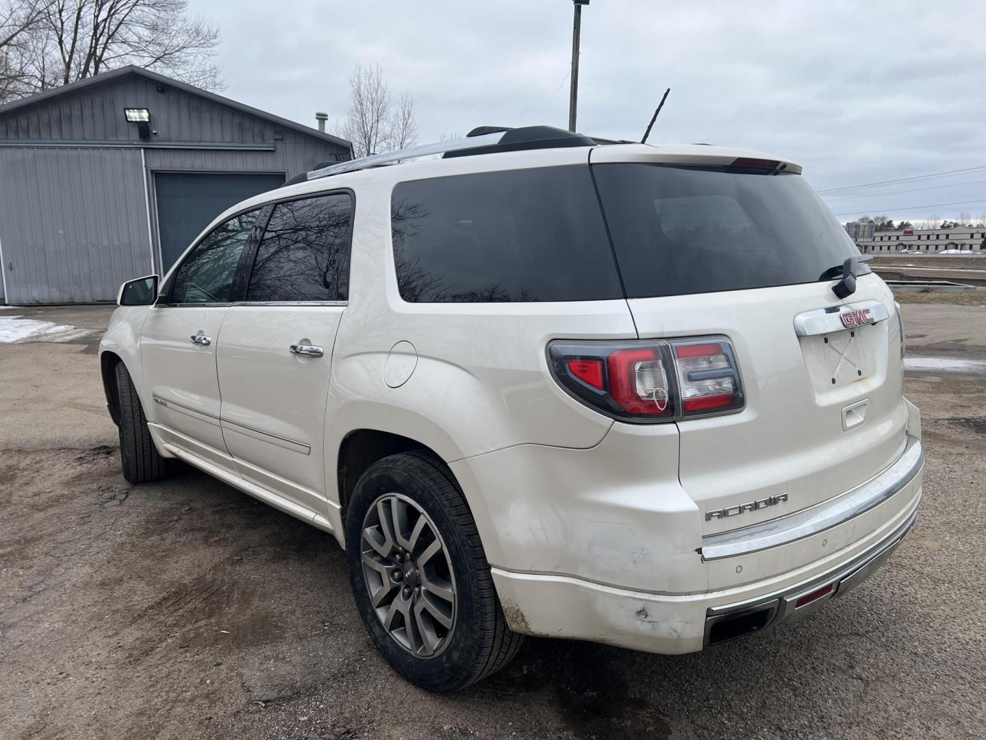 2013 GMC Acadia Denali AWD (1GKKVTKD6DJ) with an 3.6L V6 DOHC 24V engine, 6-Speed Automatic transmission, located at 17255 hwy 65 NE, Ham Lake, MN, 55304, 0.000000, 0.000000 - Photo#6
