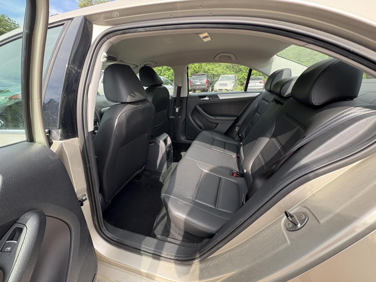 2013 Volkswagen Jetta SE (3VWDX7AJ1DM) with an 2.5L L5 DOHC 20V engine, located at 17255 hwy 65 NE, Ham Lake, MN, 55304, 0.000000, 0.000000 - Photo#11