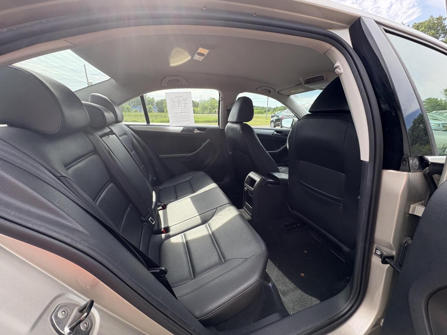 2013 Volkswagen Jetta SE (3VWDX7AJ1DM) with an 2.5L L5 DOHC 20V engine, located at 17255 hwy 65 NE, Ham Lake, MN, 55304, 0.000000, 0.000000 - Photo#13