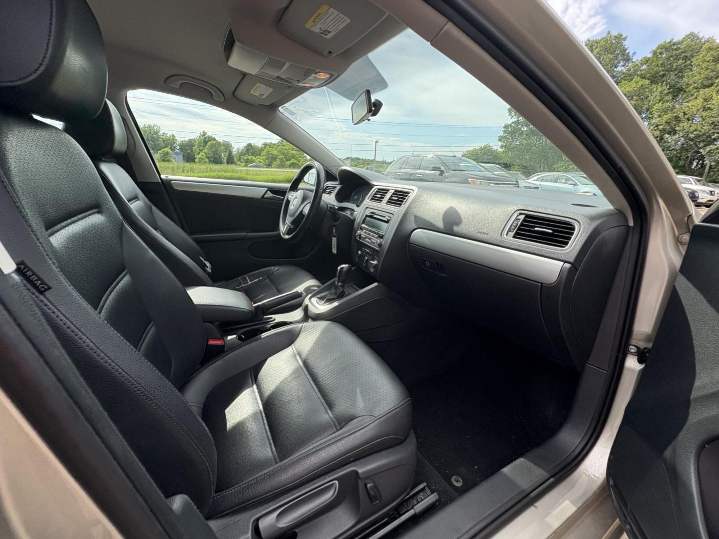 2013 Volkswagen Jetta SE (3VWDX7AJ1DM) with an 2.5L L5 DOHC 20V engine, located at 17255 hwy 65 NE, Ham Lake, MN, 55304, 0.000000, 0.000000 - Photo#15