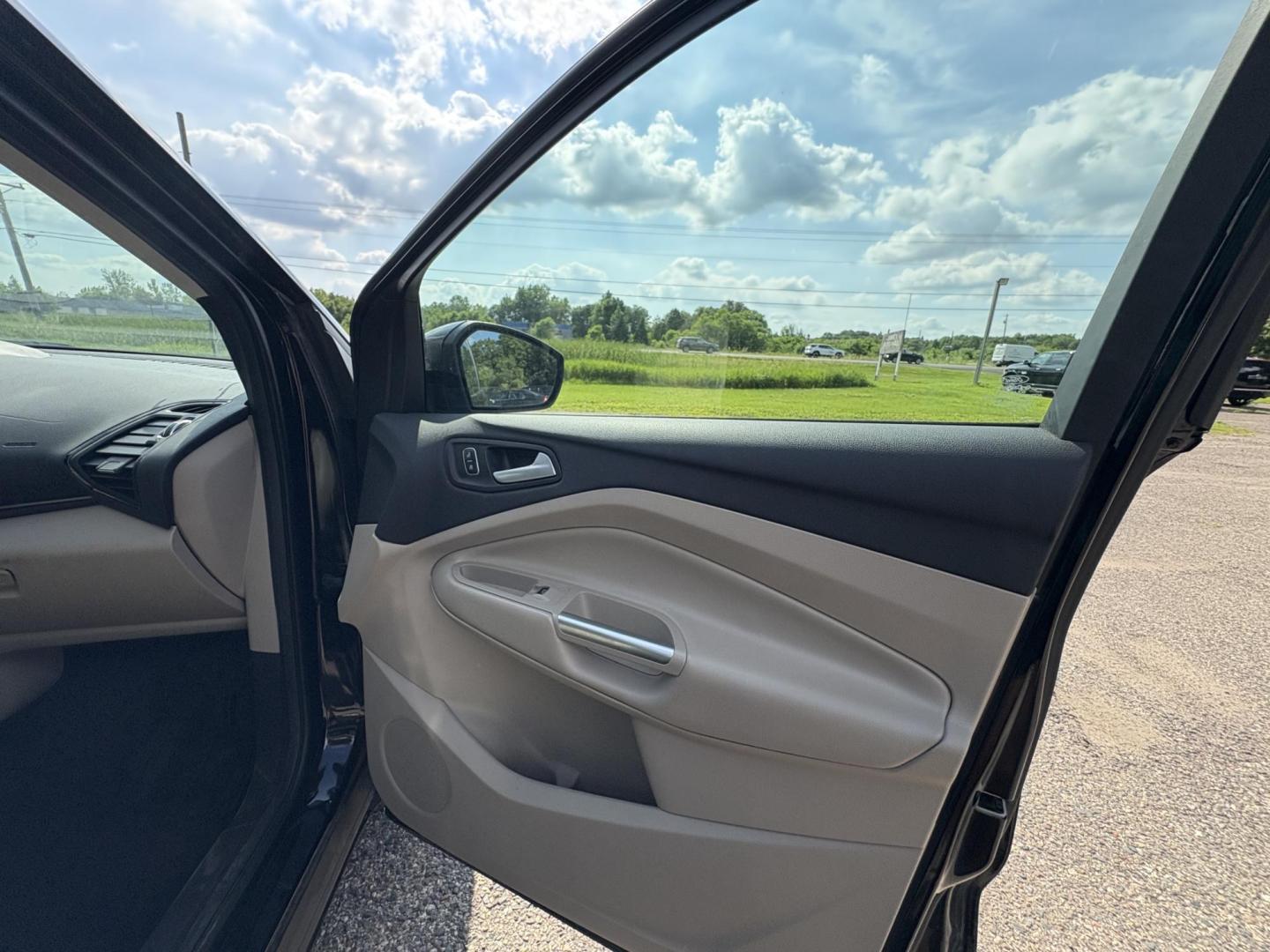 2017 Ford Escape Titanium 4WD (1FMCU9J9XHU) with an 2.0L L4 DOHC 16V engine, 6A transmission, located at 17255 hwy 65 NE, Ham Lake, MN, 55304, 0.000000, 0.000000 - Photo#14