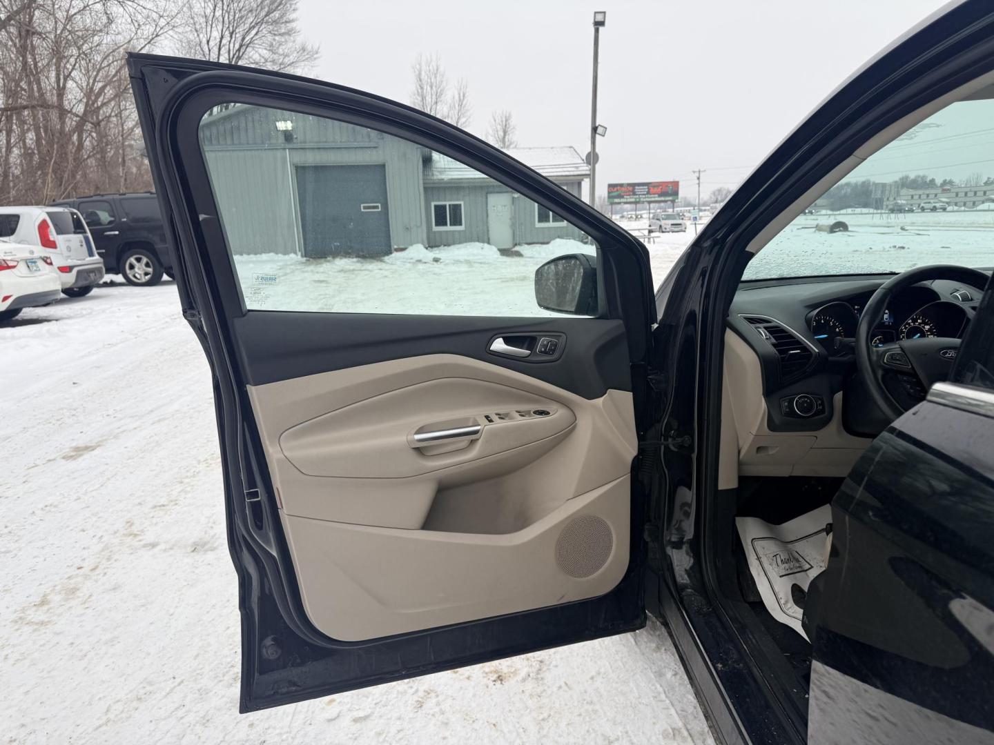 2017 Ford Escape Titanium 4WD (1FMCU9J9XHU) with an 2.0L L4 DOHC 16V engine, 6A transmission, located at 17255 hwy 65 NE, Ham Lake, MN, 55304, 0.000000, 0.000000 - Photo#8