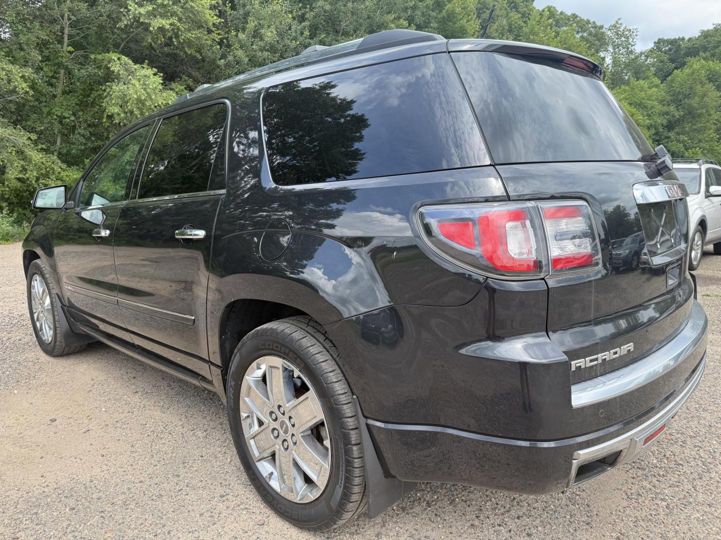 2015 GMC Acadia Denali AWD (1GKKVTKD7FJ) with an 3.6L V6 DOHC 24V engine, 6-Speed Automatic transmission, located at 17255 hwy 65 NE, Ham Lake, MN, 55304, 0.000000, 0.000000 - Photo#2