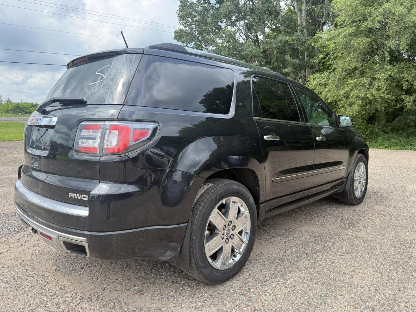 2015 GMC Acadia Denali AWD (1GKKVTKD7FJ) with an 3.6L V6 DOHC 24V engine, 6-Speed Automatic transmission, located at 17255 hwy 65 NE, Ham Lake, MN, 55304, 0.000000, 0.000000 - Photo#4