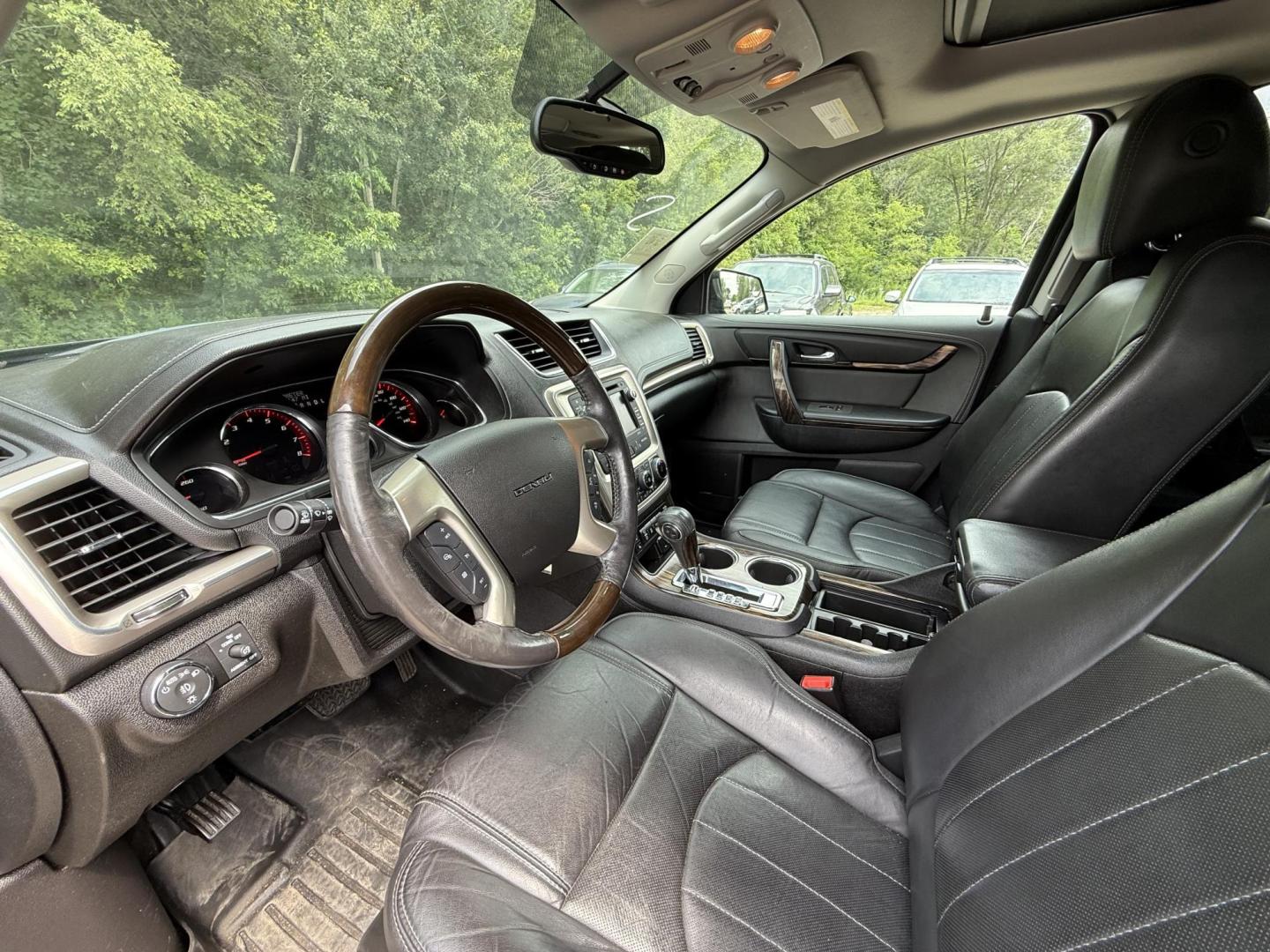2015 GMC Acadia Denali AWD (1GKKVTKD7FJ) with an 3.6L V6 DOHC 24V engine, 6-Speed Automatic transmission, located at 17255 hwy 65 NE, Ham Lake, MN, 55304, 0.000000, 0.000000 - Photo#9