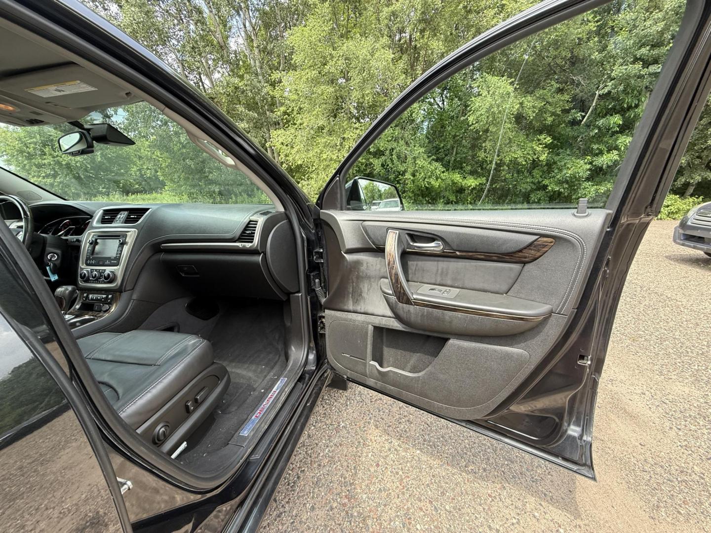 2015 GMC Acadia Denali AWD (1GKKVTKD7FJ) with an 3.6L V6 DOHC 24V engine, 6-Speed Automatic transmission, located at 17255 hwy 65 NE, Ham Lake, MN, 55304, 0.000000, 0.000000 - Photo#14