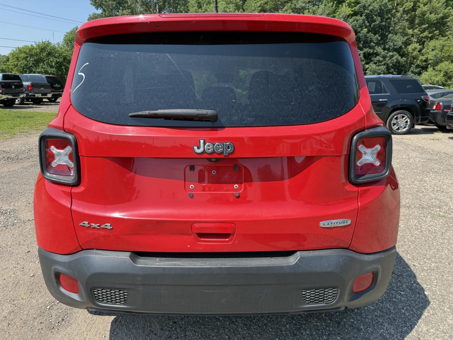 2018 Jeep Renegade Latitude 4WD (ZACCJBBB6JP) with an 2.4L L4 DOHC 16V engine, 6M transmission, located at 17255 hwy 65 NE, Ham Lake, MN, 55304, 0.000000, 0.000000 - Photo#3