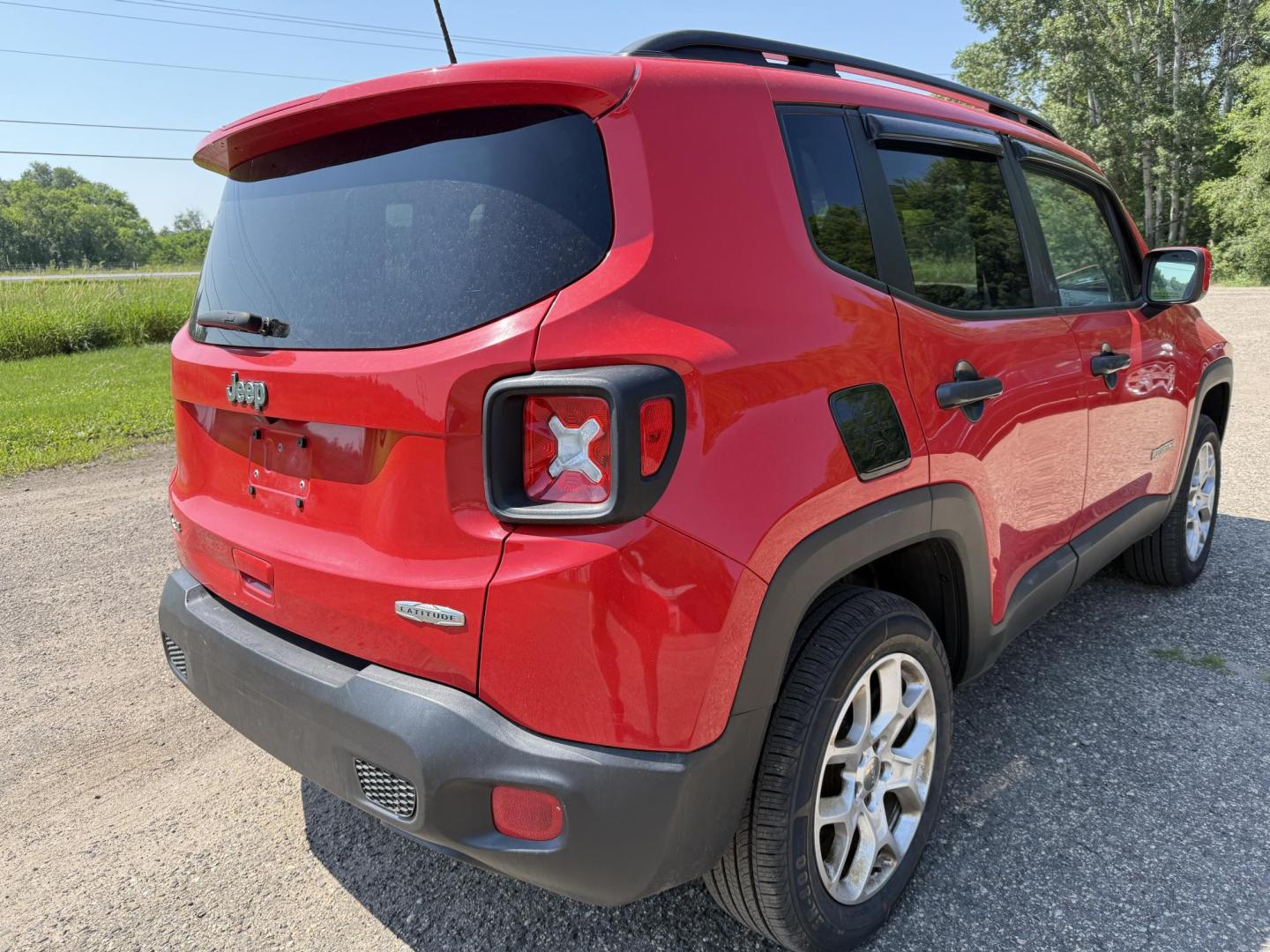 2018 Jeep Renegade Latitude 4WD (ZACCJBBB6JP) with an 2.4L L4 DOHC 16V engine, 6M transmission, located at 17255 hwy 65 NE, Ham Lake, MN, 55304, 0.000000, 0.000000 - Photo#4