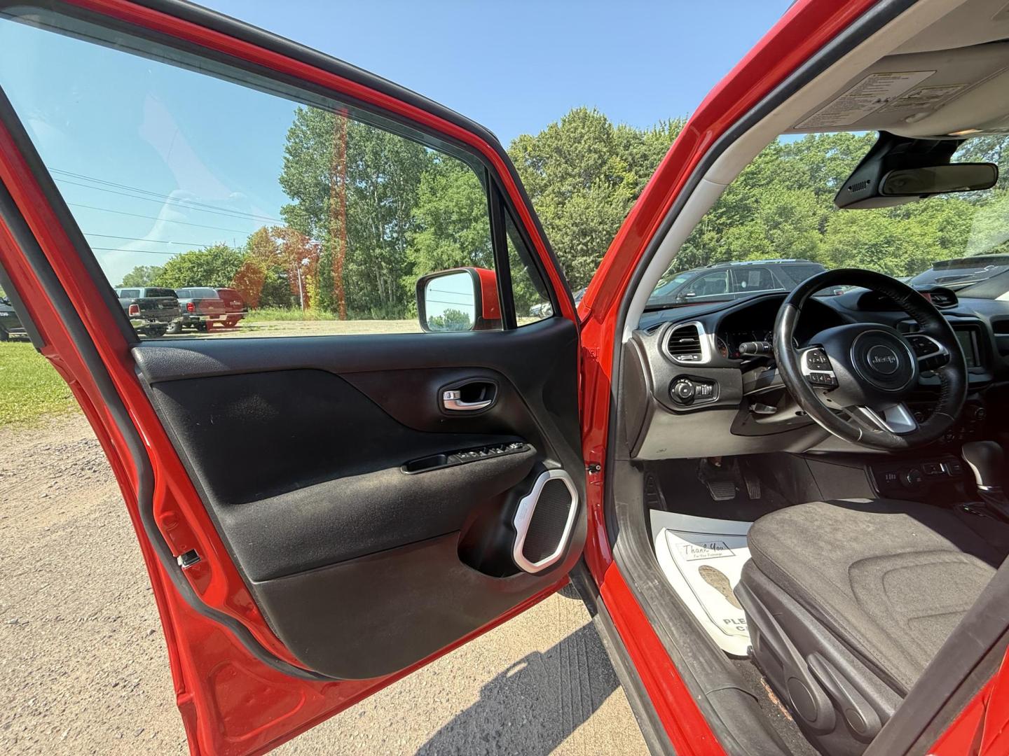 2018 Jeep Renegade Latitude 4WD (ZACCJBBB6JP) with an 2.4L L4 DOHC 16V engine, 6M transmission, located at 17255 hwy 65 NE, Ham Lake, MN, 55304, 0.000000, 0.000000 - Photo#8