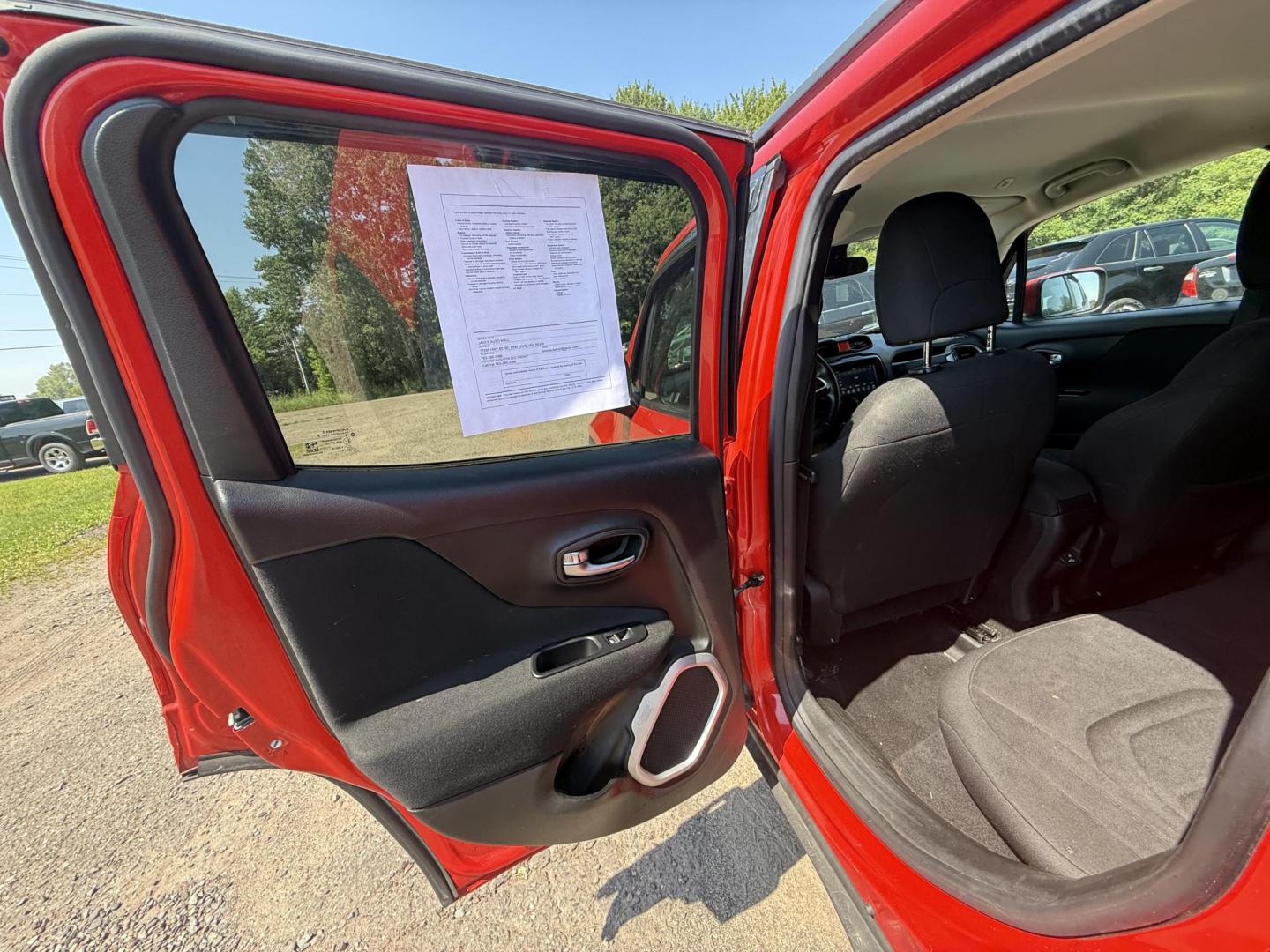2018 Jeep Renegade Latitude 4WD (ZACCJBBB6JP) with an 2.4L L4 DOHC 16V engine, 6M transmission, located at 17255 hwy 65 NE, Ham Lake, MN, 55304, 0.000000, 0.000000 - Photo#10