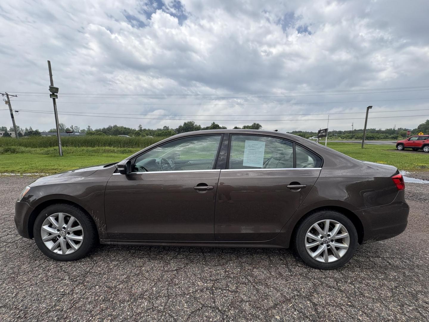 2014 Volkswagen Jetta SE (3VWD07AJ5EM) with an 1.8L L4 DOHC 20V engine, located at 17255 hwy 65 NE, Ham Lake, MN, 55304, 0.000000, 0.000000 - Photo#1
