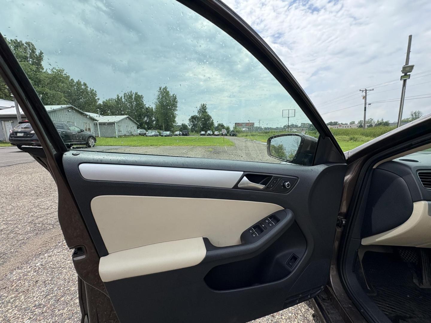2014 Volkswagen Jetta SE (3VWD07AJ5EM) with an 1.8L L4 DOHC 20V engine, located at 17255 hwy 65 NE, Ham Lake, MN, 55304, 0.000000, 0.000000 - Photo#8