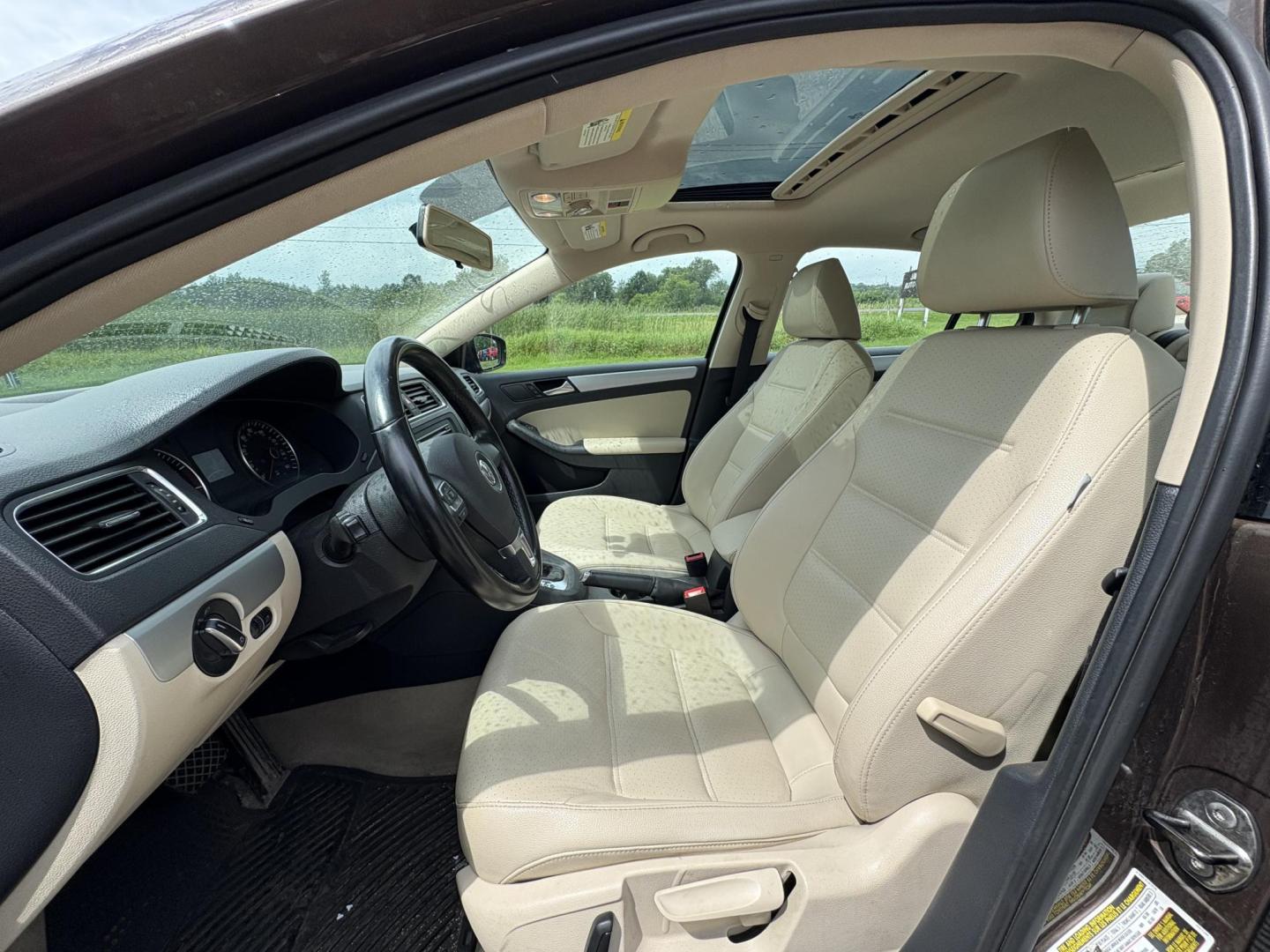 2014 Volkswagen Jetta SE (3VWD07AJ5EM) with an 1.8L L4 DOHC 20V engine, located at 17255 hwy 65 NE, Ham Lake, MN, 55304, 0.000000, 0.000000 - Photo#9