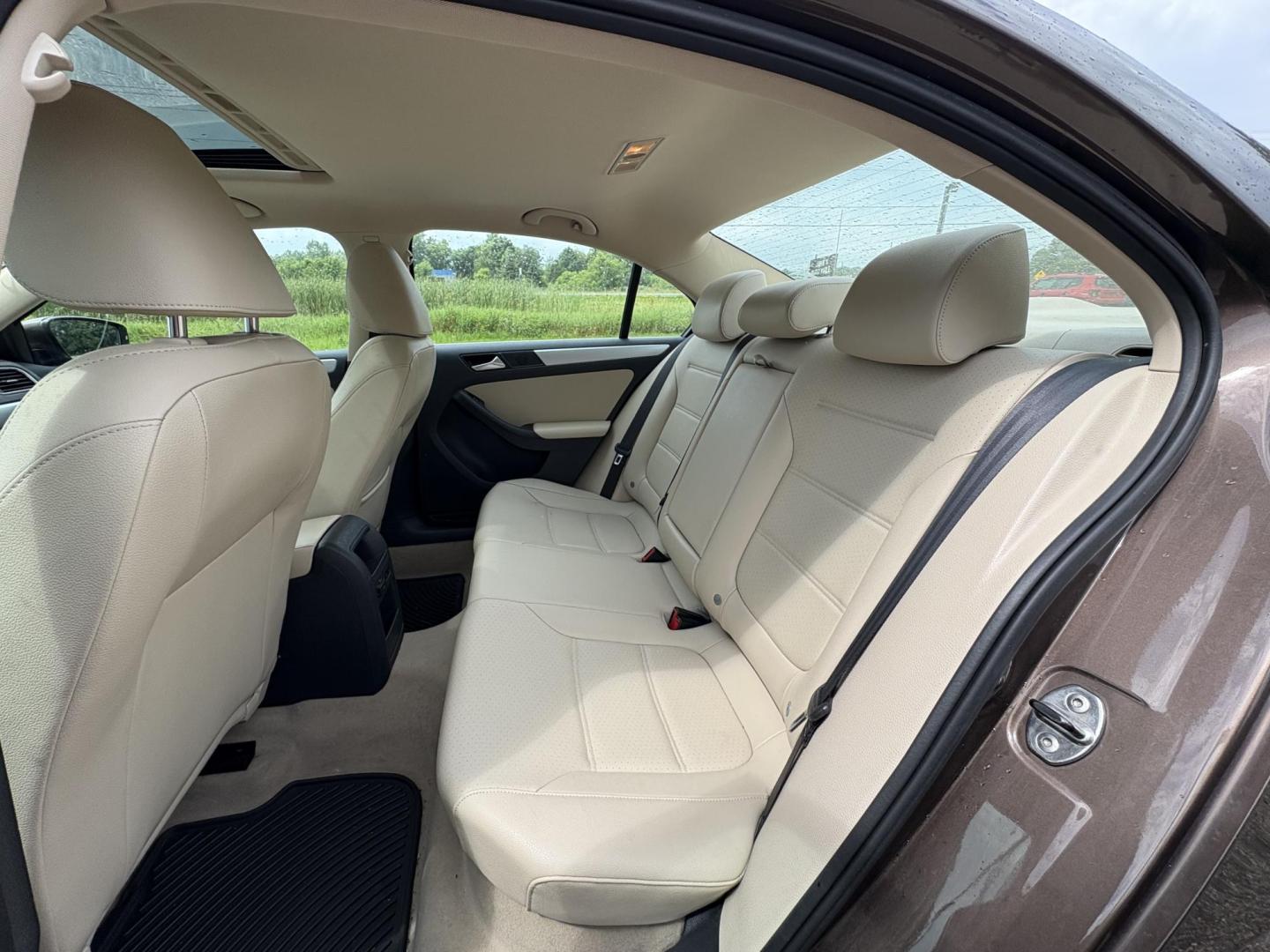 2014 Volkswagen Jetta SE (3VWD07AJ5EM) with an 1.8L L4 DOHC 20V engine, located at 17255 hwy 65 NE, Ham Lake, MN, 55304, 0.000000, 0.000000 - Photo#11