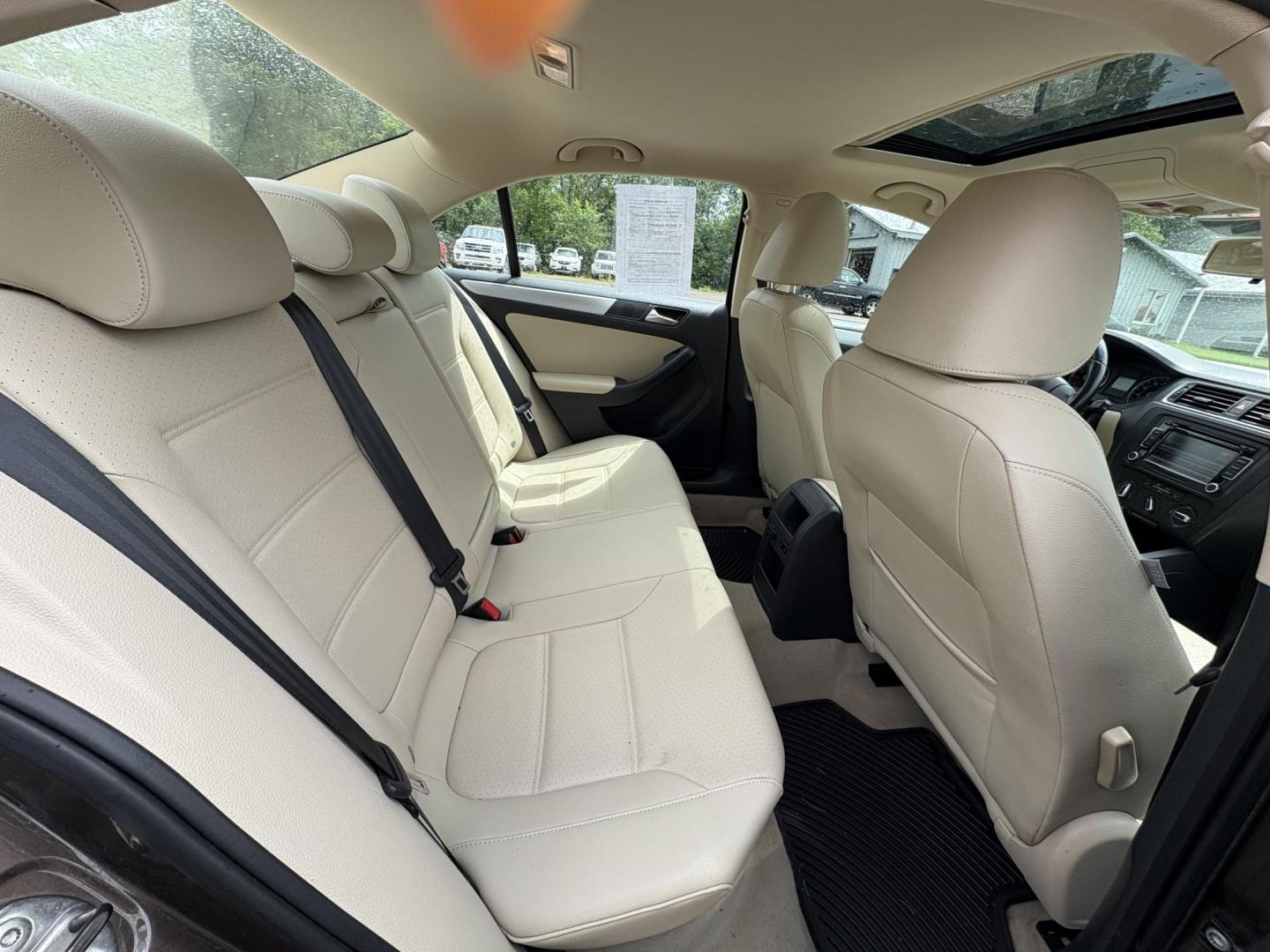 2014 Volkswagen Jetta SE (3VWD07AJ5EM) with an 1.8L L4 DOHC 20V engine, located at 17255 hwy 65 NE, Ham Lake, MN, 55304, 0.000000, 0.000000 - Photo#13