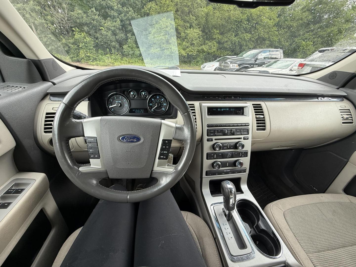 2010 Ford Flex SE FWD (2FMGK5BCXAB) with an 3.5L V6 DOHC 24V engine, 6-Speed Automatic Overdrive transmission, located at 17255 hwy 65 NE, Ham Lake, MN, 55304, 0.000000, 0.000000 - Photo#16